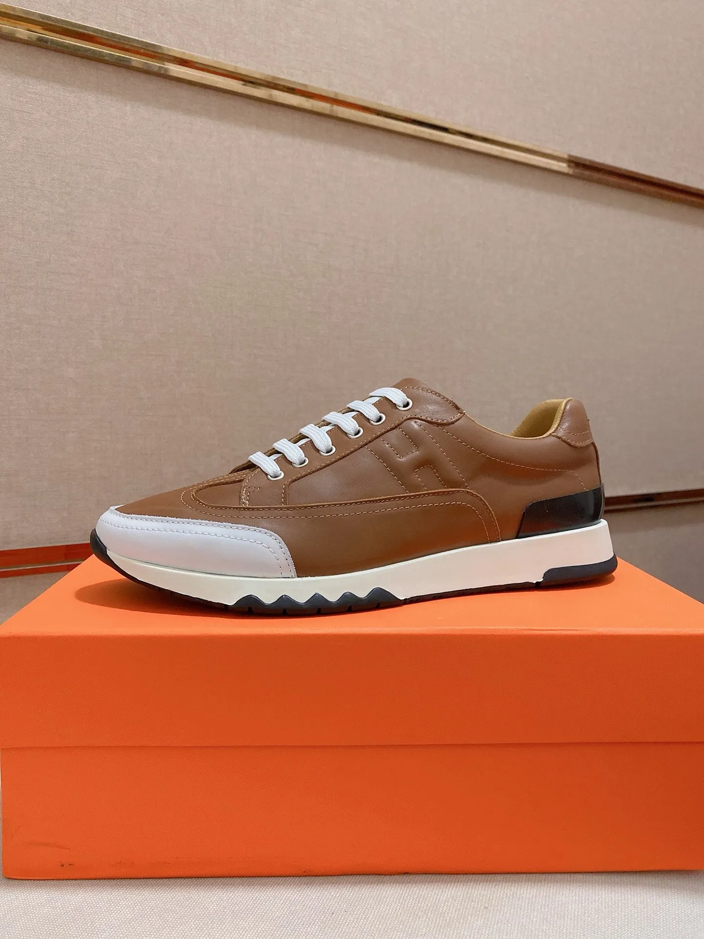Ex-factory price: 500💰《HERMES》【Classic original single version】Hermès; top 🔝purchasing agent🔍🔍men's latest 🇺🇸sold simultaneously, original imported from Italy ▲▲first-layer cowhide ▲▲ (high-end, nobility and class) ) Exquisite workmanship (Italian 🇮🇹 imported water-dyed 🐂 cowhide lining) sole: original sole provided by the original factory, ⚠️exclusive double-layer activity·TPR·rubber·combined molded outsole; super comfortable·wear-resistant·non-slip·environmental protection The real thing is more beautiful when photographed in kind (high quality, following orders), you can come in and out at will * Number of yards: 38·39·40·41·42·43·44# (can be customized 45.)